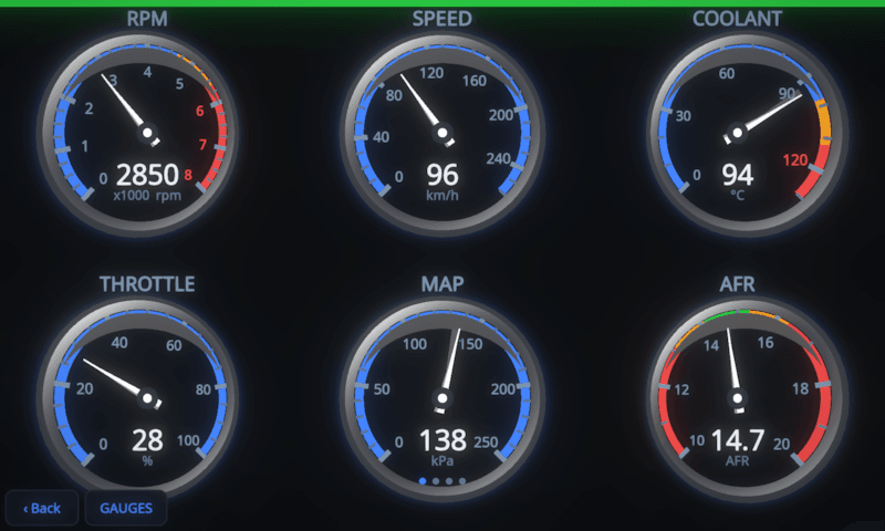 MotoCore One 3D dashboard with faceted dials, brushed-metal bezels and needle shadows at a 2,850 rpm cruise